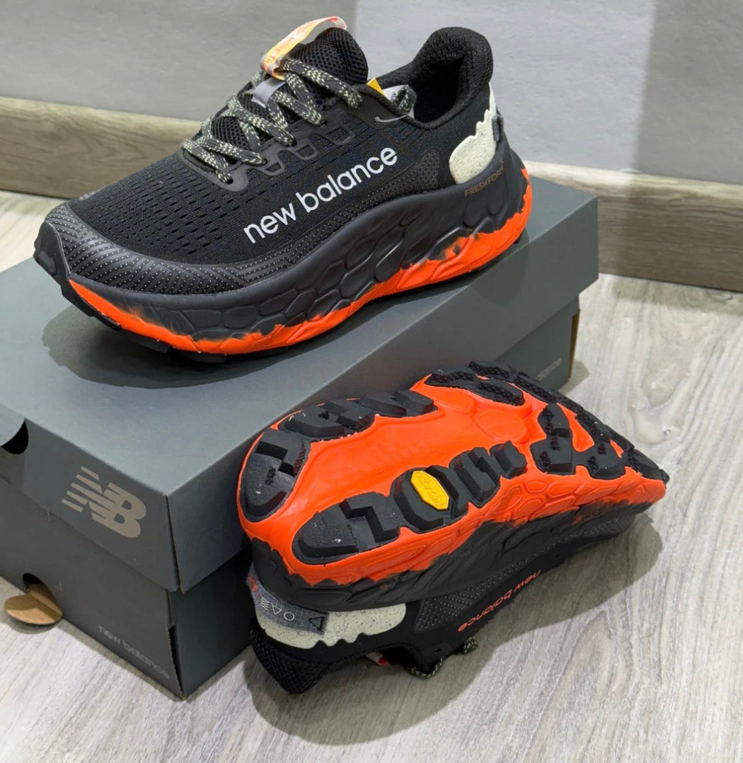 NEW BALANCE FRESH FOAM NEGRO / NARANJA