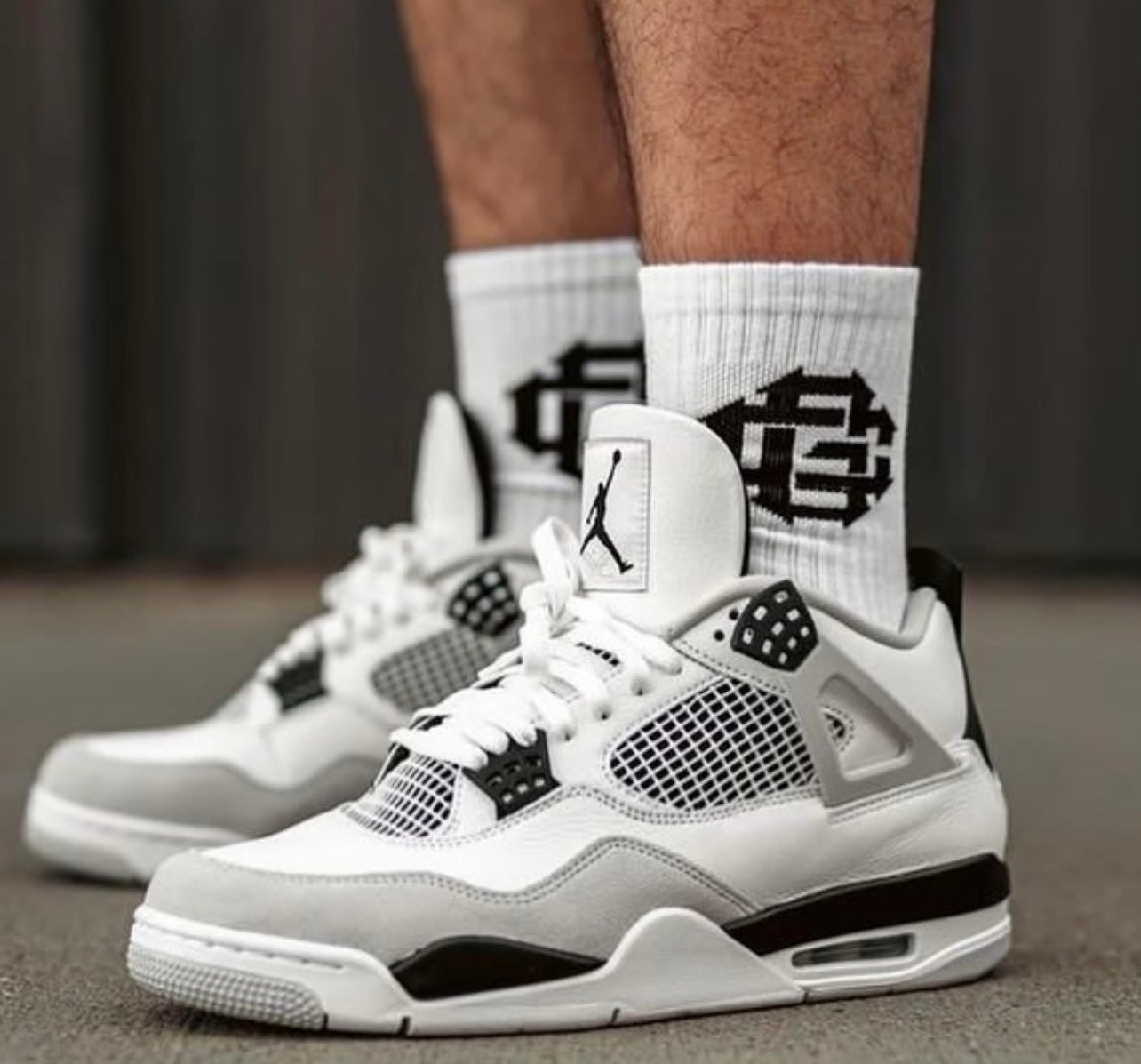 NIKE JORDAN RETRO 4 BLANCA - NEGRA