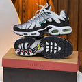 NIKE TN NEGRO - GRIS