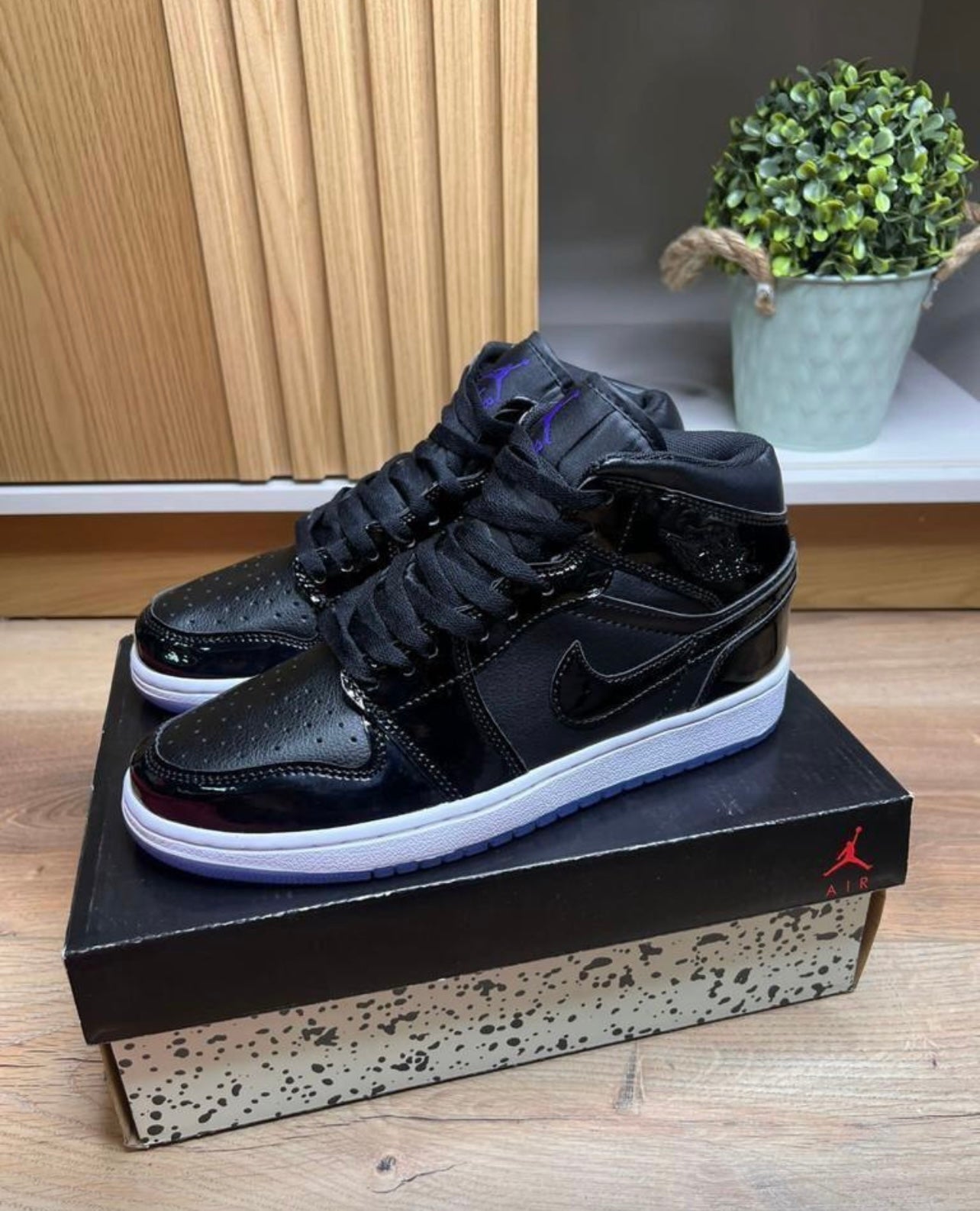NIKE JORDAN RETRO 1 CHAROL