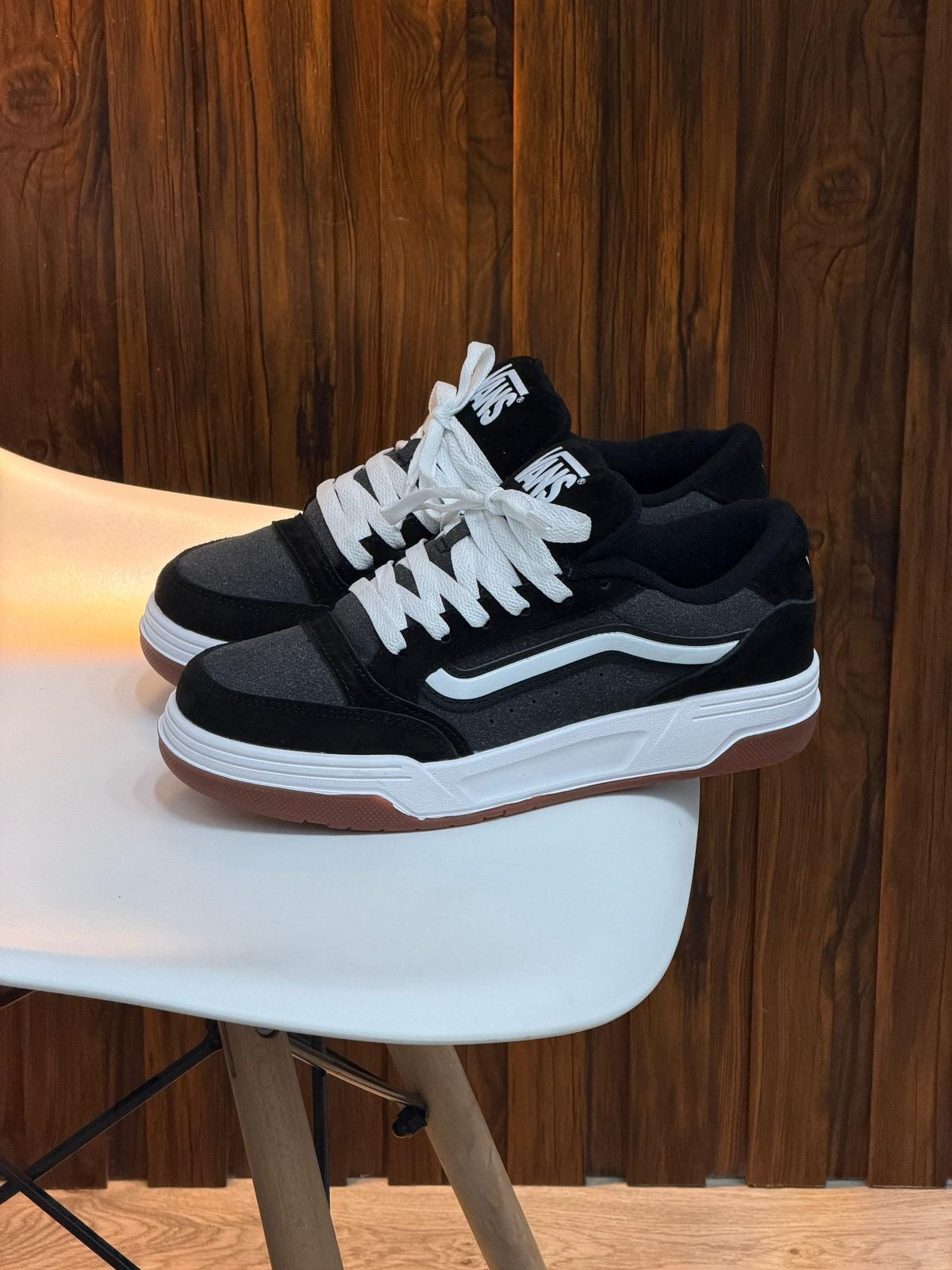VANS HYLANE NEGRA GRIS