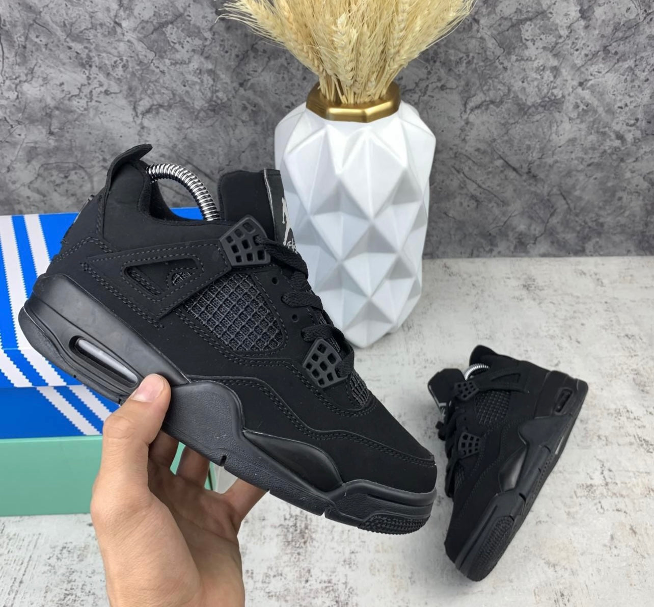 NIKE JORDAN RETRO 4 NEGRA