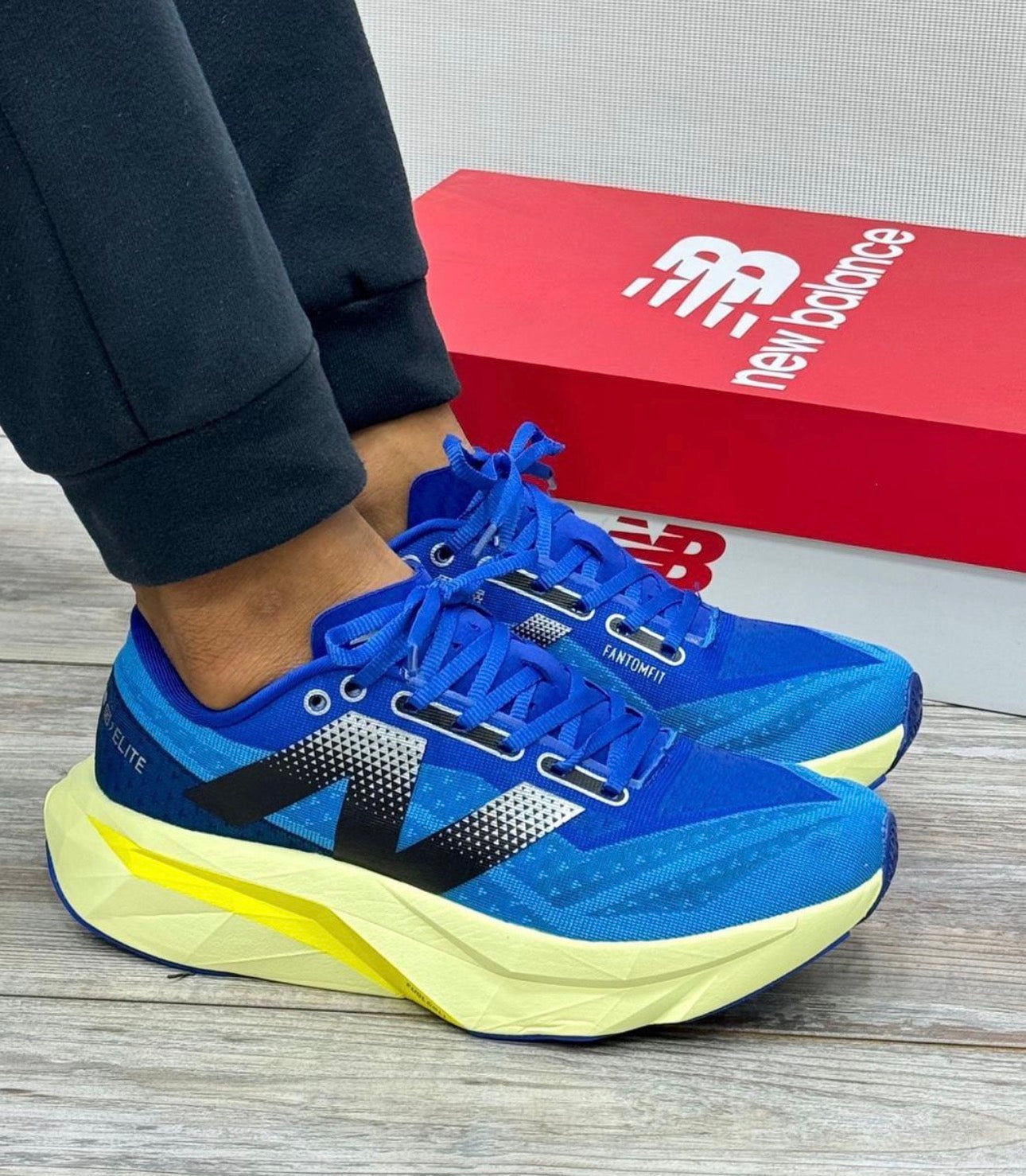 NEW BALANCE FUELCELL ÉLITE V4 Azul