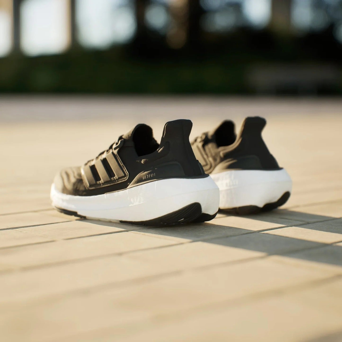 Ultraboost Light Negro/Blanco